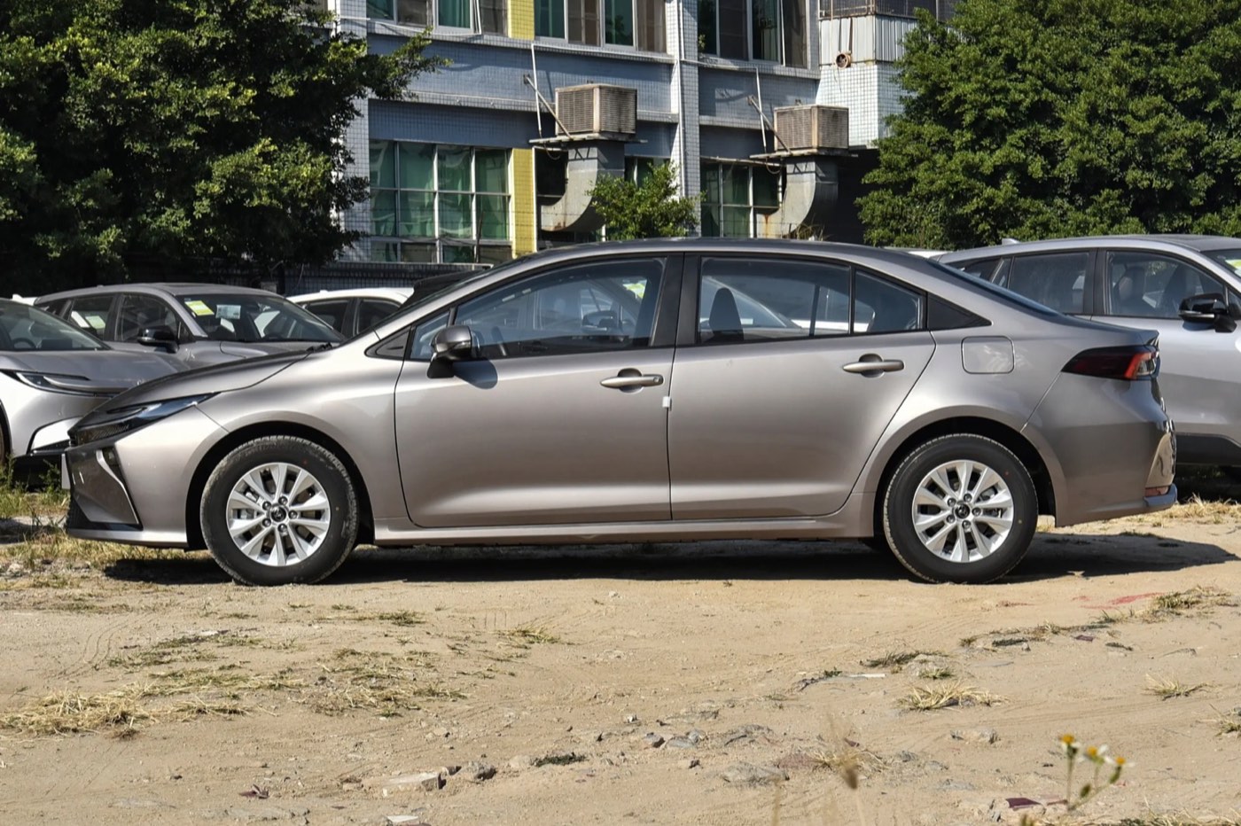 Toyota Corolla 2026 Hybrid 1.8 миниатюра 3